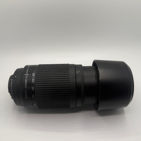 Nikon AF NIKKOR 70-300mm f/4-5.6G ED VR Zoom Lens Excellent Condition - Picture 1 of 5